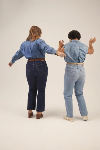 Лучшие модели: Levi's выпустили коллекцию джинсовой одежды для девушек plus size