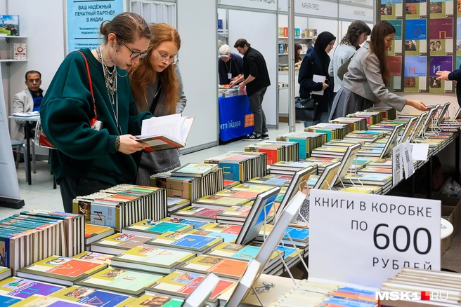 Купить книгу можно было за 600 рублей | Источник: Артем Устюжанин / MSK1.RU