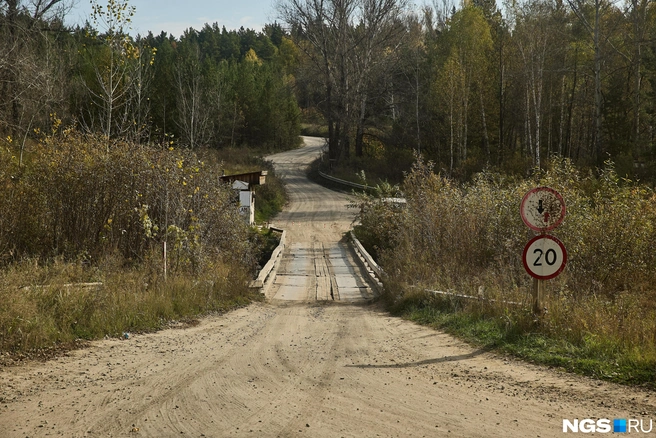 Слухи о том, что платный мост могут снести, ходят среди местных жителей давно | Источник: Александр Ощепков / NGS.RU