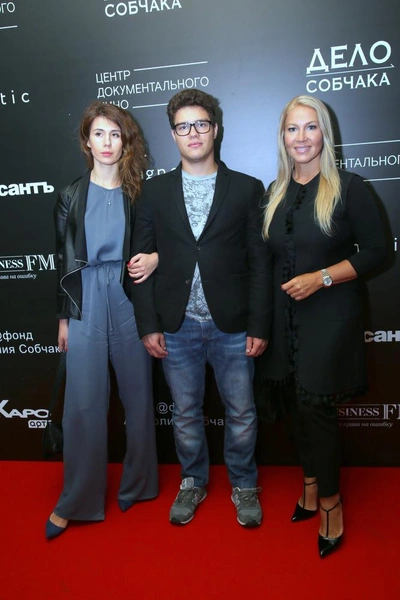 Анна Игнатьева, Антон Немцов и его мама Екатерина Одинцова | www.starhit.ru