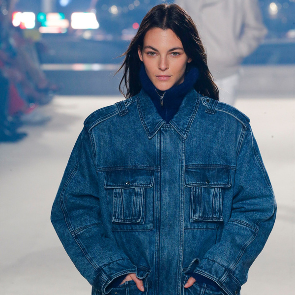 Самая модная верхняя одежда весны 2022 — джинсовая куртка как на показе Isabel Marant