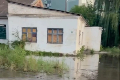 Мэрия Волгограда займется затопленной улицей у бани Паулюса