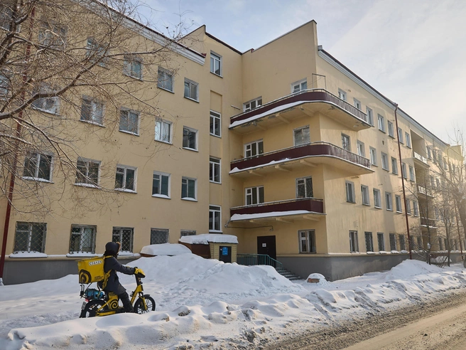 По словам жильцов, в муниципальном общежитии на улице Ленина во время морозов температура опускалась до +6 градусов. | Источник: Александр Ощепков / NGS.RU