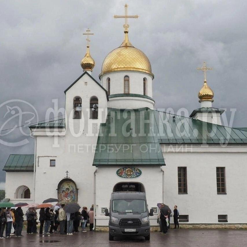 В Ленобласти простились с 12-летней девочкой, которую зверски убил Федор Мехнин