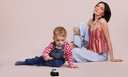 Как одеваться, чтобы стать стильной мамой: 5 лайфхаков при подборе гардероба для женщины с ребенком