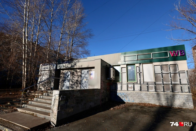 Вот это здание на проспекте Победы, 319а. На углу виден логотип Wildberries | Источник: Наталья Лапцевич