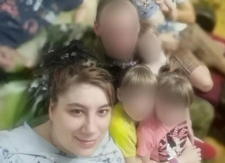 Вероника Наумова с детьми, своими и приемными | Источник: E1.RU