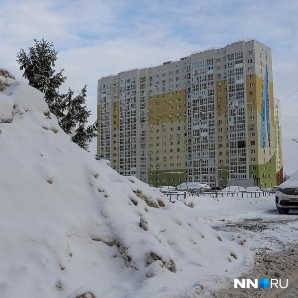 Не весь снег успевают убирать вовремя | Источник: Наталья Бурухина / NN.RU