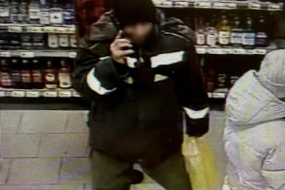 Череповчанин похитил пять бутылок коньяка из магазина