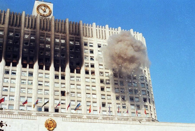 В 1993 году Дом Советов расстреляли из танков — так Ельцин покончил с Верховным Советом | Источник: Олег Власов / ТАСС