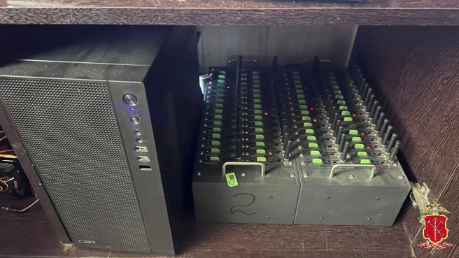 Узел связи украинских мошенников нашли в квартире в Пикалёво. К нему вели следы из разных регионов | Источник: Официальный телеграмм-канал ГУ МВД России по Санкт-Петербургу и Ленинградской области