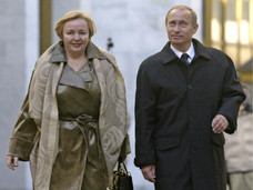 «Есть женщины, которых не носят на руках». Как живет Людмила Путина после развода с президентом