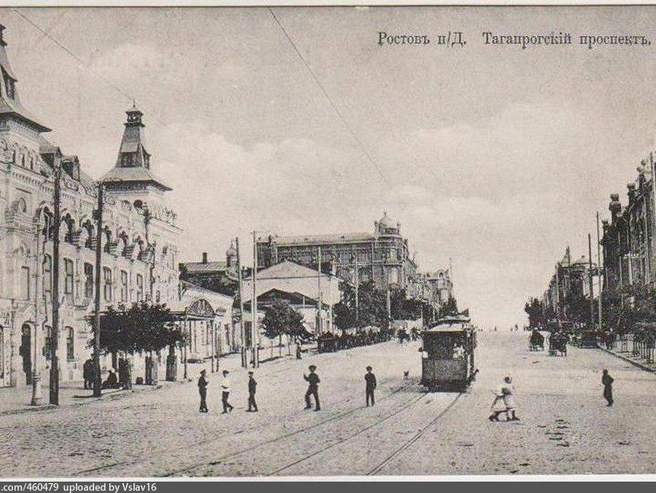 Таганрогский проспект (сегодня Будённовский). Фотограф направлял объектив в сторону Большой Садовой. 1910–1912 годы. | Источник: открытка, издательство О. И. Трояновского, Ростов-на-Дону / pastvu.com