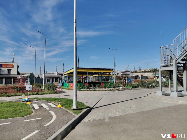 Дворовая территория детского сада выглядит вполне прилично | Источник: Мария Умнова / V1.RU