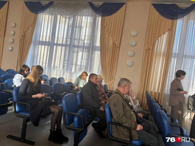 Чтобы обсудить возможную застройку, в зале собралось немало народу | Источник: Алина Сардекова / 76.RU