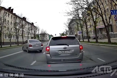 Двойное нарушение ПДД в Южно-Сахалинске попало на видео