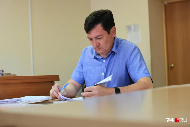 У нее два адвоката, но сегодня на заседание прилетел только один из них  | Источник: Михаил Шилкин 
