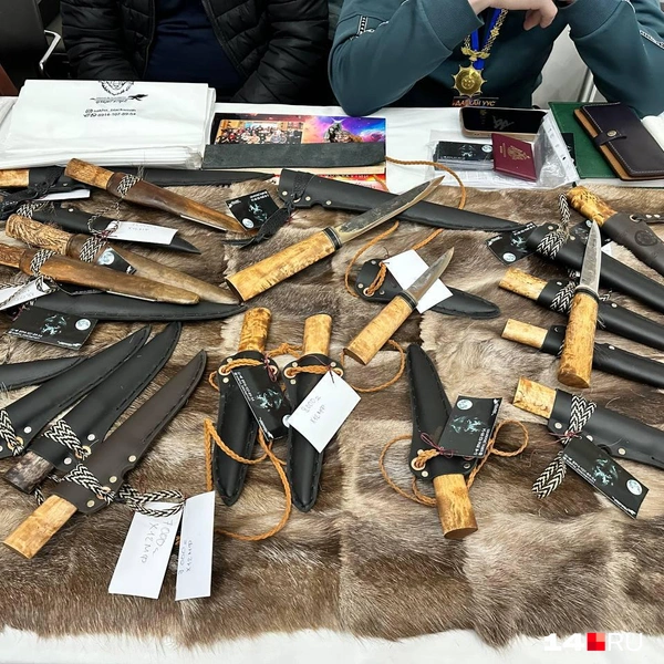 Якутские ножи на меху | Источник: Илья Константинов / 14.RU