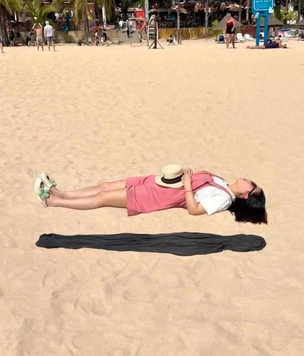 Оптическая иллюзия с парящей девушкой на пляже