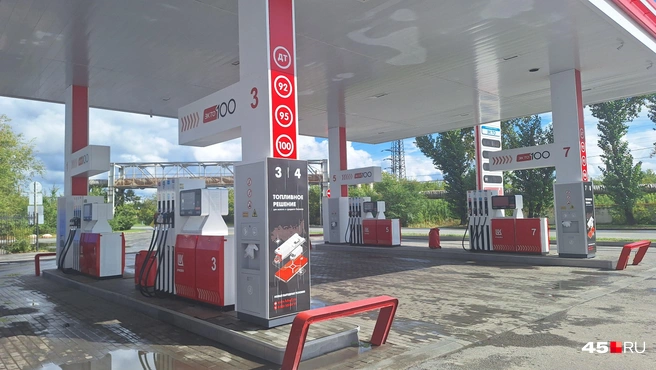 «Лукойл» на Автозаводской&nbsp;— без очередей и бензина, только дизель в продаже | Источник: Александр Лисихин / 45.RU 