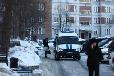 Место дебоша на Курчатова: следы от ботинок на двери