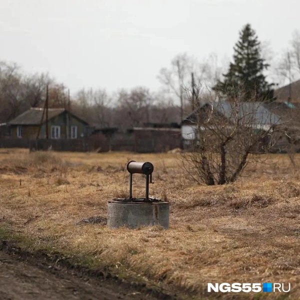 Колодцев в деревне много, но вода в них плохая | Источник: Евгений Софийчук / NGS55.RU