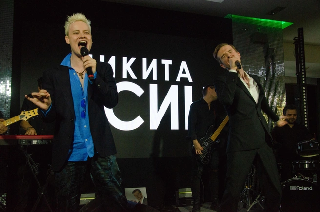 SHAMAN сам выступал перед публикой в «Фестивальном», а после концерта поспешил на выступление Никиты Осина | Источник: Оксана Витязь / SOCHI1.RU