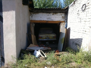 Добраться до «Москвича» было непросто | Источник: Максим Расулов