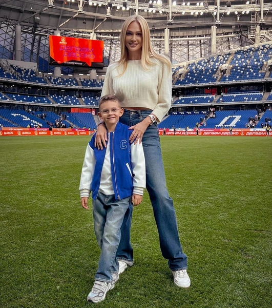 Виктория Лопырева с сыном Марком-Лионелем