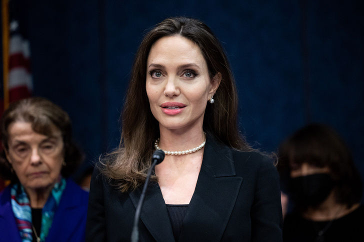 Анджелине Джоли пришлось спасаться бегством из-за сигнала тревоги в центре Львова