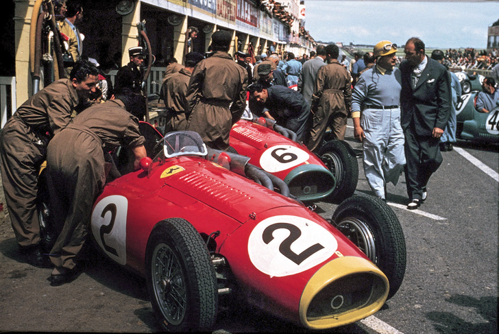 Красный — это Ferrari: как неспешная Италия сделала скорость продаваемым брендом