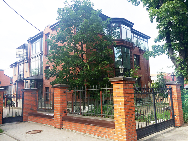 Трехэтажный дом Аршавина в Коломягах стоит около 1,5 миллиона долларов