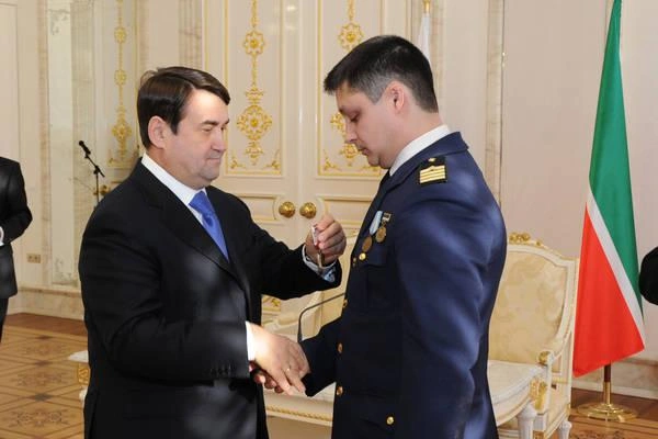 Награждение Романа Лизалина | Источник: rais.tatarstan.ru