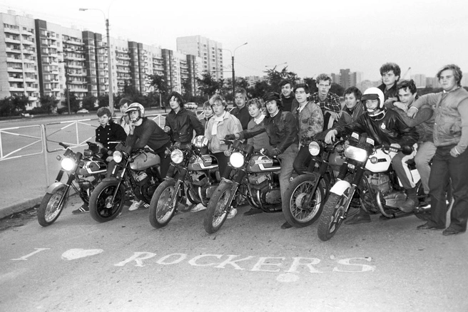 Ленинград. Тусовка рокеров. 1988 год | Источник: Олег Пороховников / ТАСС