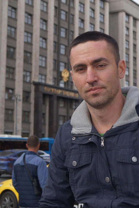 Судя по соцсетям Дениса, он время от времени посещал Государственную думу как минимум с 2017 года.  | Источник: Денис Ващук / Vk.com