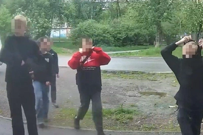 Подростки взломали дверь в подвал в Кировском районе