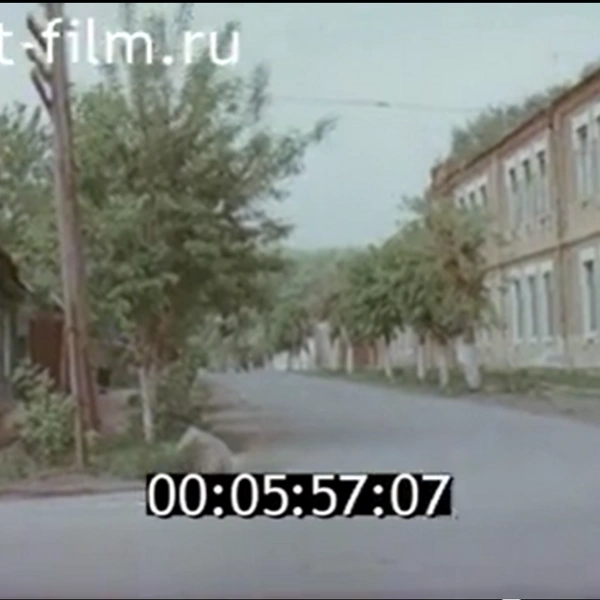 Когда-то пространство перед домом выглядело так | Источник: net-film.ru
