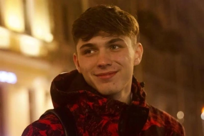 Сработала сила притяжения: горячий учитель физики стал новым интернет-крашем