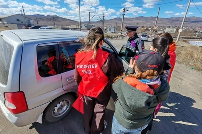 Железнодорожники провели акцию для водителей на переезде в Антипихе