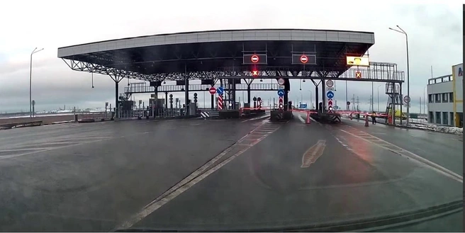 Пункты оплаты за проезд закрыли шлагбаумами | Источник: читатель 63.ru