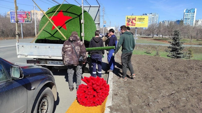 Ярче стала и искусственная гвоздика | Источник: администрация Оренбурга
