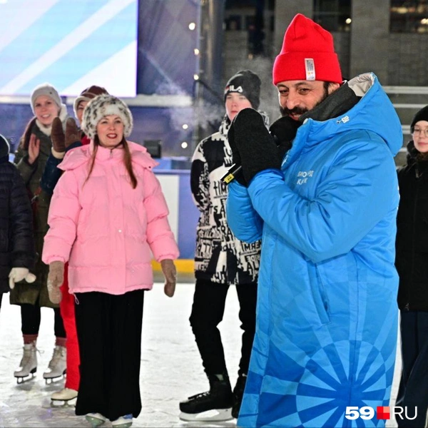 Знаменитый фигурист искренне радовался успехам участников мастер-класса | Источник: Василина Любимова / 59.RU
