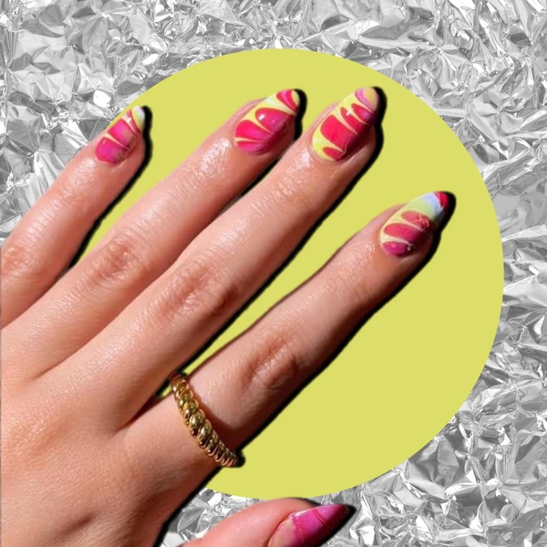 фото — соцсети avrnailswatches | Источник: theGirl