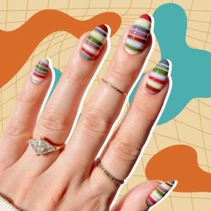 7 ярких маникюров, вдохновленных свитерами в полоску