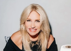 Басков пришел в обнимку с Юдашкиной, Михайлов раскрыл детали фильма о себе: презентация новой книги Аллы Крутой