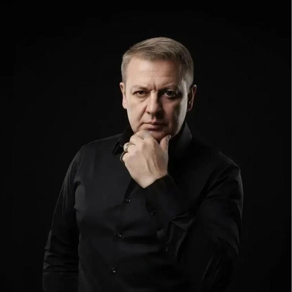 <p>Николай Иванов </p>
