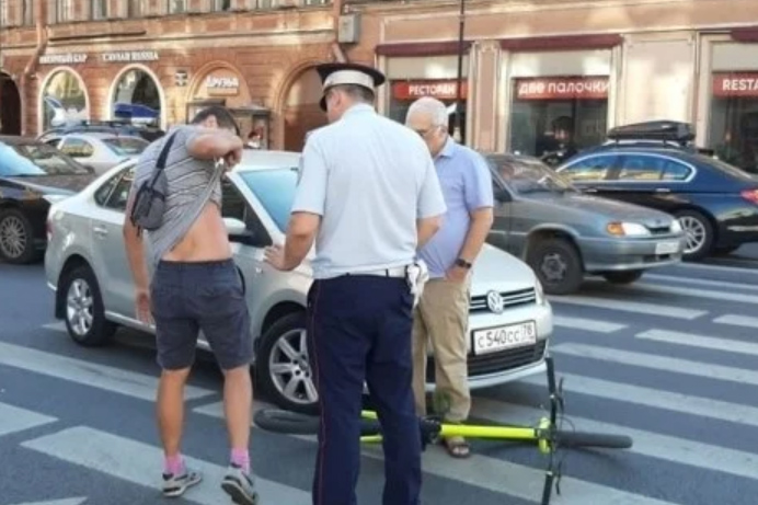 Сбитый велосипедист, подкуп на Первом канале и домогательства к школьницам. Скандалы Александра Друзя