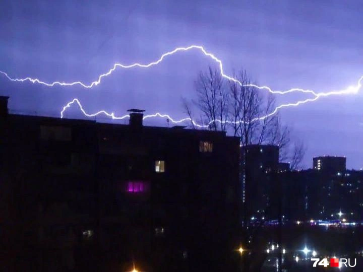 Гроза продолжалась довольно долго | Источник: читатель 74.RU
