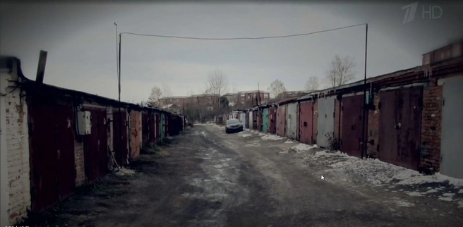 Те самые гаражи, где неподалеку нашли школьницу | Источник: Мужское и Женское (16+) / 1tv.ru