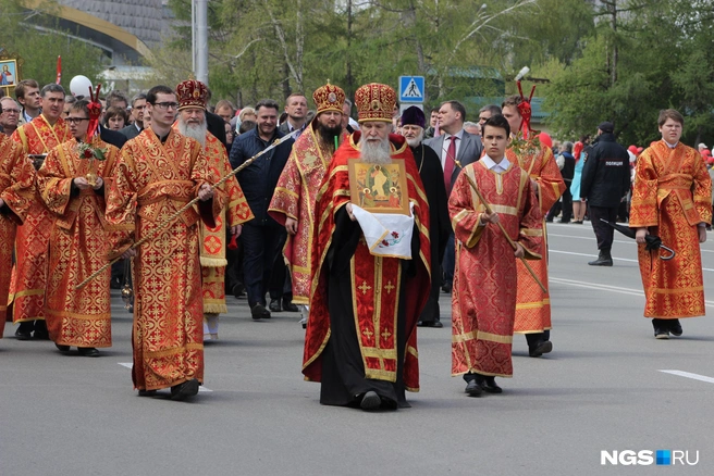 В 2016 году представители духовенства провели 1 мая Крестный ход — на этот день выпала и Пасха | Источник: Станислав Соколов / NGS.RU